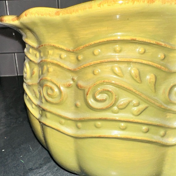Never used 4 Qt Green Stoneware Covered Bean Pot Casserole Celebrating Home - Picture 14 of 16